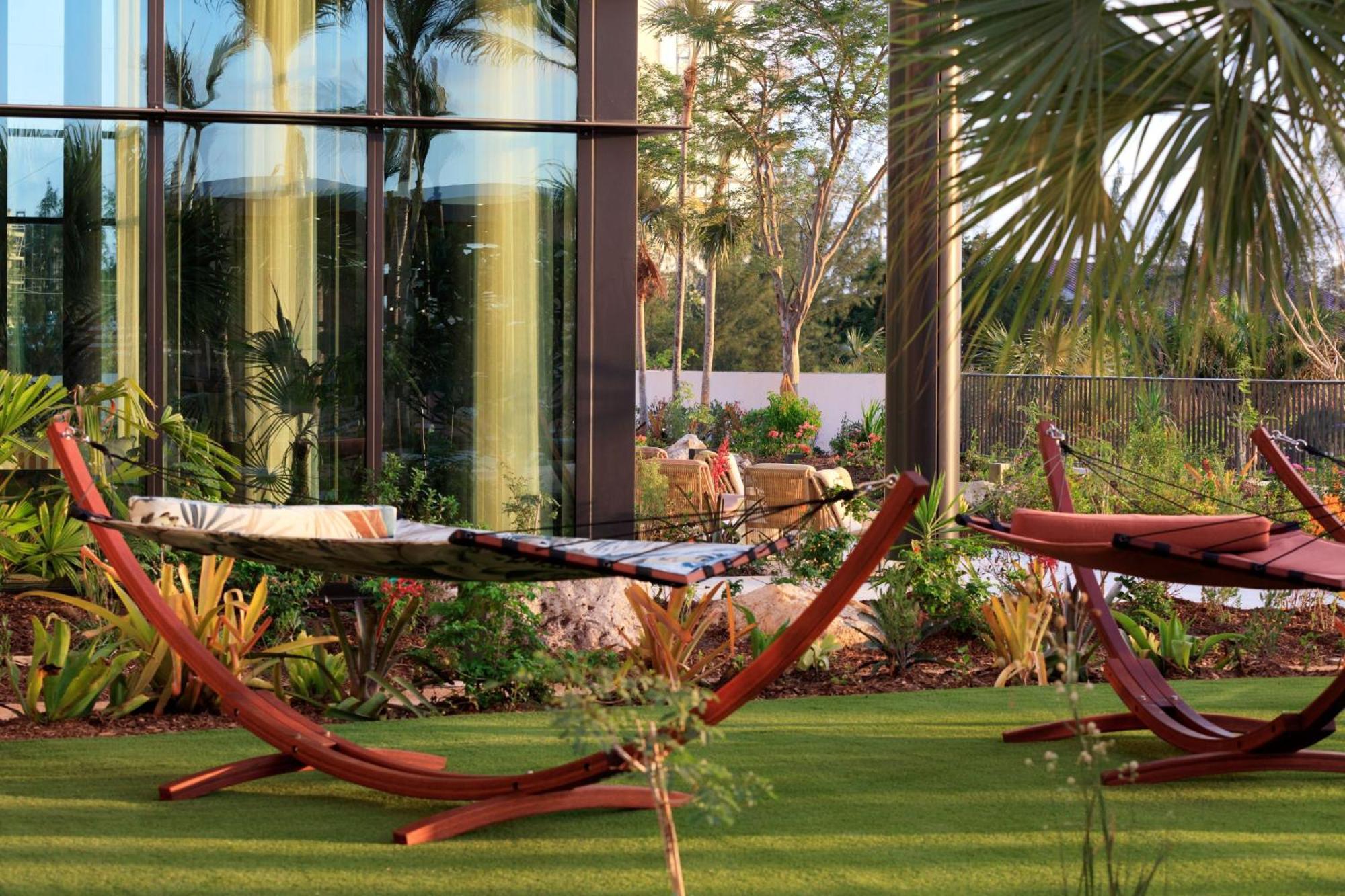 Hotel Indigo Grand Cayman By Ihg West Bay Екстериор снимка