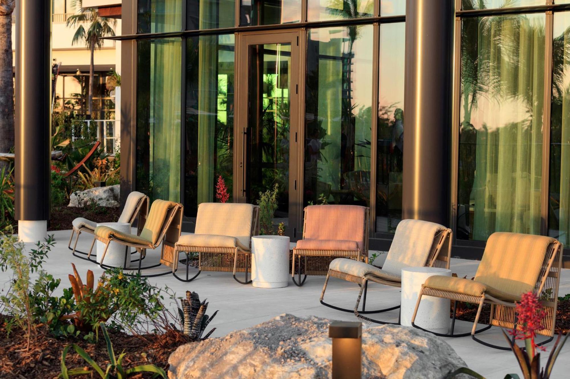 Hotel Indigo Grand Cayman By Ihg West Bay Екстериор снимка